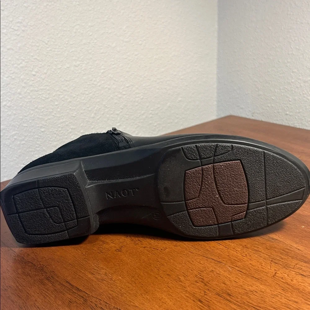 Women’s Naot Helm black leather/suede ankle booties size 41EU/10US - Picture 6 of 9